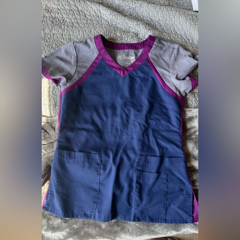Grey’s Anatomy scrub top bundle - Picture 8 of 10